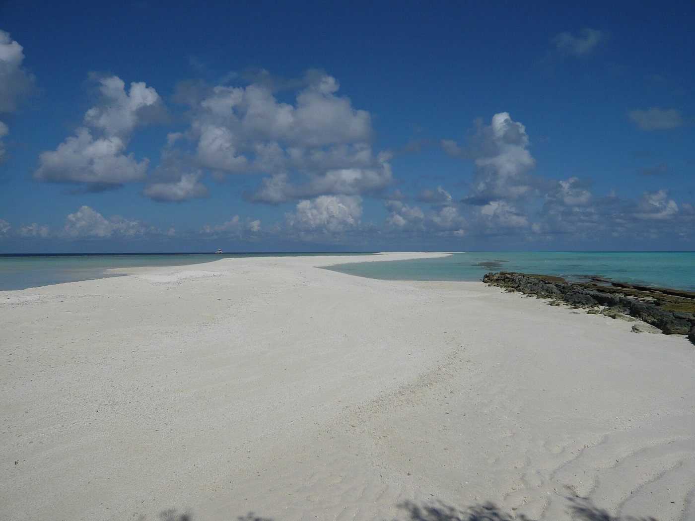 Sandbank picnic, Maldives atolls