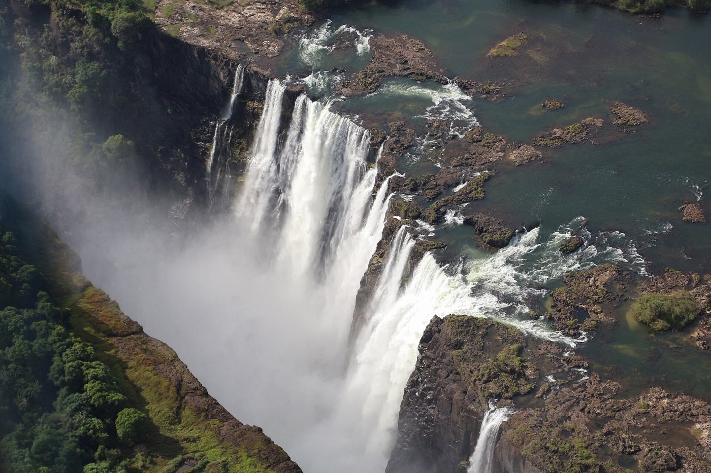 Victoria Falls, Victoria Falls town